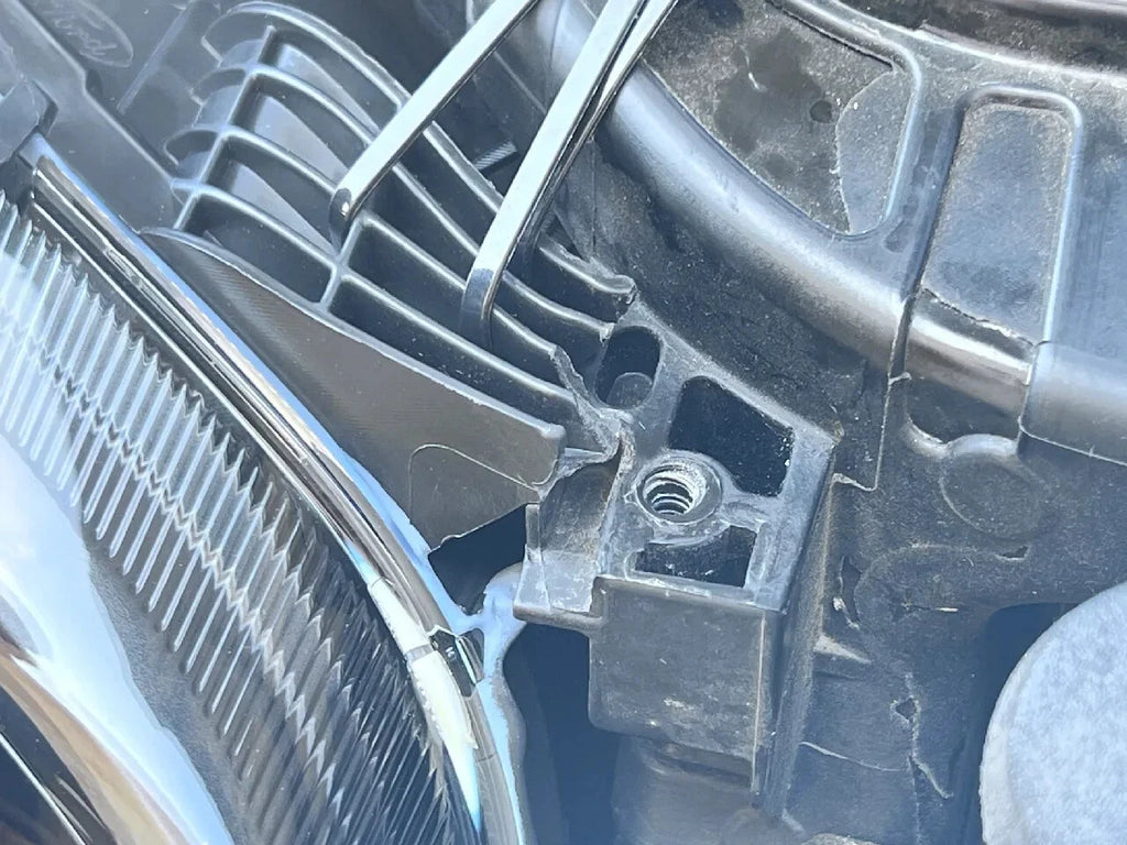 Share Ford Transit Van Headlight Housing Repair bracket
